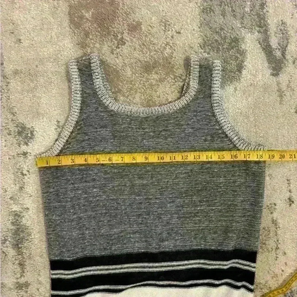 Women’s Gray Olive & Oak Top - Picture 5 of 6